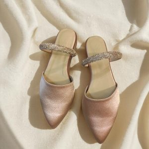WJ129 Handcrafted Elegance: Champagne Satin Pointed-Toe Mules with Crystal Embellishment NUDE